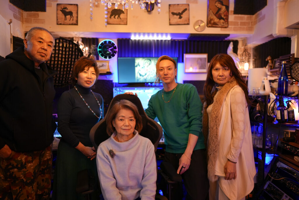 池田ひろこさんと教室での集合写真