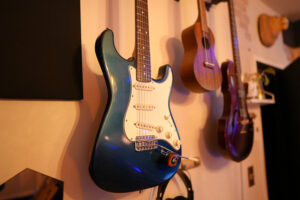 スタジオのギターの写真