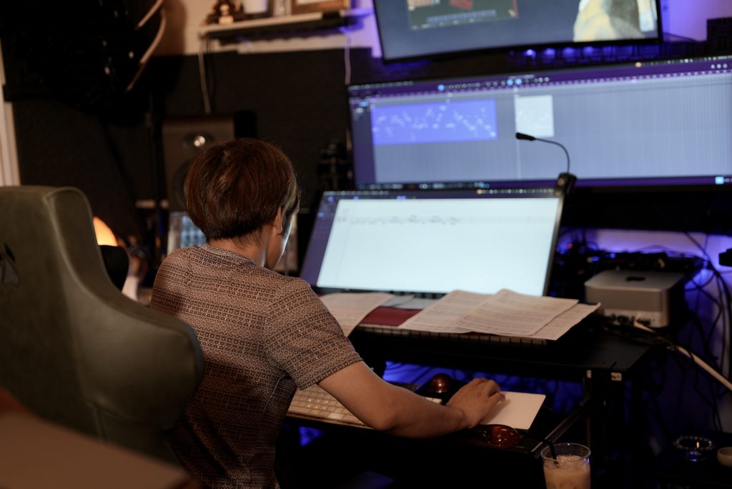 Studio Oneを使って歌メロ制作に取り組むRさんのレッスン風景